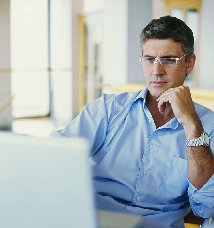man-computer-laptop-thinking-waiting-looking_1_1.jpg
